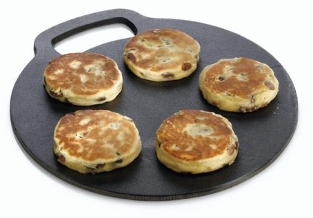 KitchenCraft Cast Iron 27cm Black Steel Baking Stone