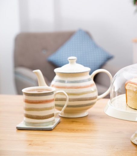 Classic Collection 6-Cup Ceramic Vintage-Style Teapot - Image 2