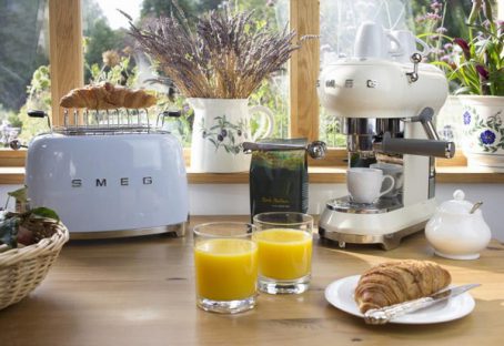 Smeg - Retro Cream Kettle 1.7L - Image 4