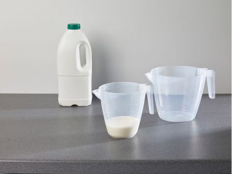 MEASURING MIXING JUG PLASTIC 2 PINT WHITEFURZE - Image 2