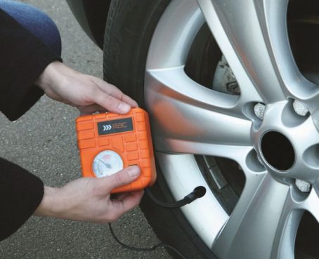 12V TYRE INFLATOR COMPACT RAC - Image 4