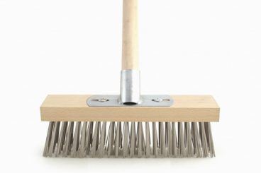 BROOM BENTLEY WIRE BRUSH & GALV BRACKET 12″