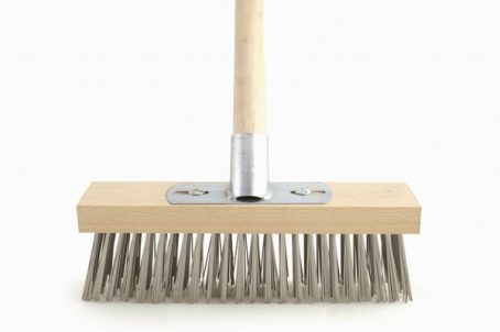 BROOM BENTLEY WIRE BRUSH & GALV BRACKET 12"