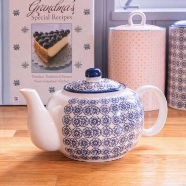 TEAPOT BLUE FLOWER NICOLA SPRING 820ML