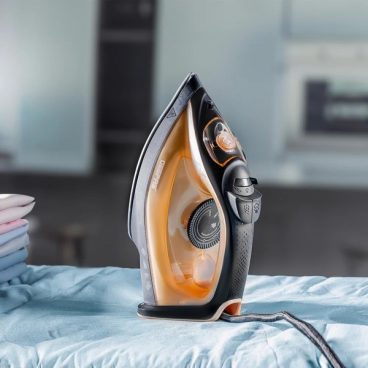 Black & Gold 1800W Non-Stick Steam Iron With Adjustable Temp